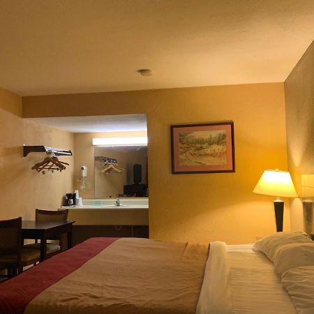 Economy Inn & Suites Hannibal Exteriér fotografie