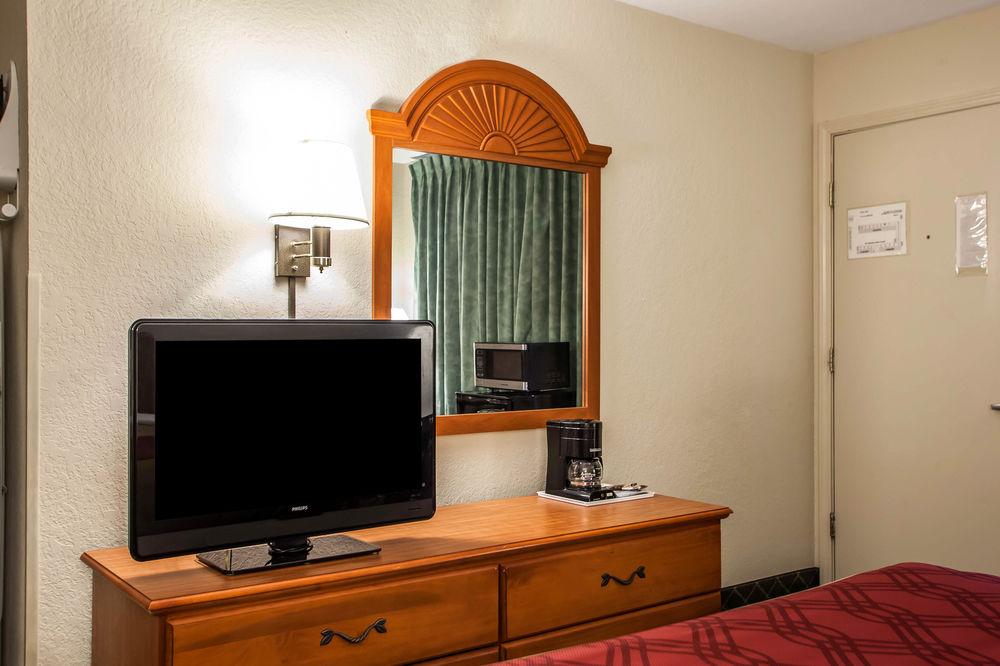 Economy Inn & Suites Hannibal Exteriér fotografie