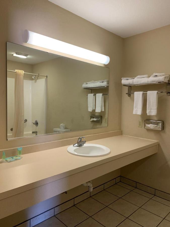 Economy Inn & Suites Hannibal Exteriér fotografie